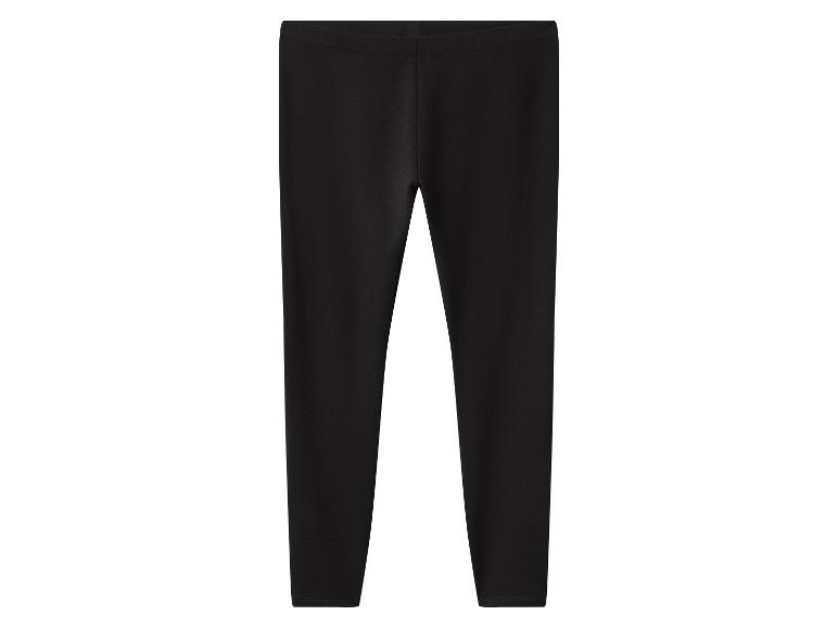 Ein Paar schlichte schwarze Leggings auf weißem Hintergrund.