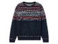 Ein dunkelblauer Pullover mit einem skandinavischen Muster in Rot und Weiß.