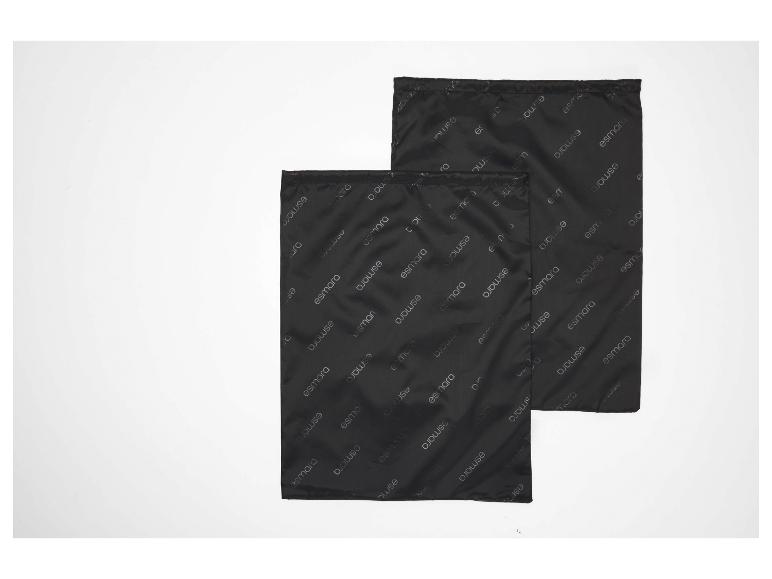 Zwei schwarze Esmarat-Wäschesäcke mit wiederholtem Logo-Muster.