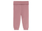Eine rosa Hose für Babys.
