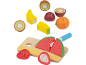 Holzspielzeug-Obstset mit Schneidebrett, Messer, Wassermelone, Kiwi, Banane, Orange und Erdbeere.