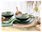 Dunkelgrüne Keramik-Schalen und Teller, Boho-Stil.