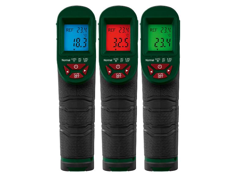 Drei digitale Thermometer mit unterschiedlich farbigen Bildschirmen, die Temperaturen anzeigen.