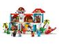 Lego Disney Lilo & Stitch Haus mit Figuren und Raumschiff.