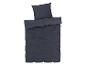 Dunkelblaue Bettwäsche: Bettbezug, Kissenbezug und Kopfkissenbezug.