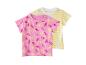Kurzärmelige Baby-T-Shirts, eines rosa mit Eis- und Sonnenmuster, eines gelb-weiß gestreift.