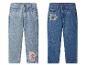 Zwei Kinderjeans, eine hellblaue mit Skye-Patch und eine dunkelblaue mit Rocky-Patch.