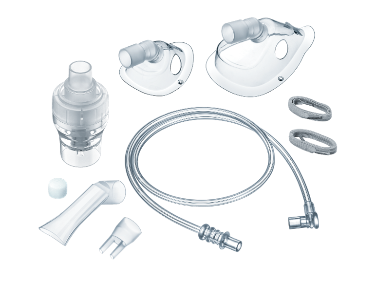 Inhalator-Set mit Masken, Schlauch, Mundstück und Zubehör auf schwarzem Hintergrund.
