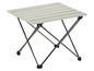 Klappbarer Campingtisch mit grauer Tischplatte und schwarzem Gestell.