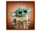 Eine LEGO Grogu (Das Kind) Figur mit beweglichen Ohren und Kopf.