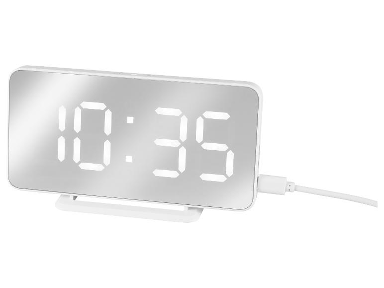 Digitaler Wecker mit Spiegeldisplay und weißem USB-Kabel