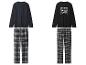 Zwei Herren-Pyjama-Sets mit Langarmshirts und karierten Hosen.