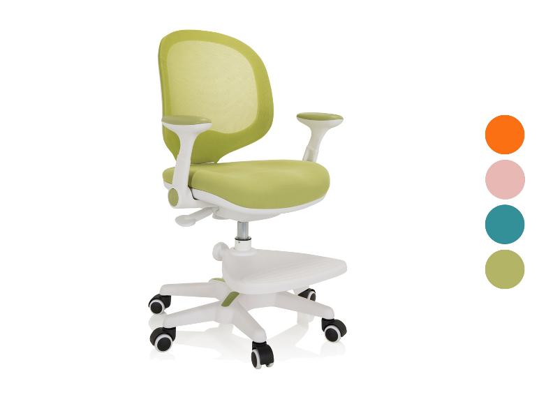 Grüner Kinder-Bürostuhl mit Netzrückenlehne, Armlehnen, Rollen und Fußstütze.