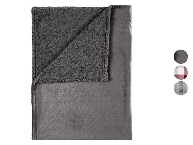 Graue Wenddecke mit flauschiger und glatter Seite, mit Farb- und Musterproben.