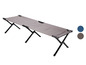 Ein graues Klappbett für Camping mit schwarzen Beinen.