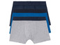 Drei Boxershorts in Grau, Blau und Dunkelblau.