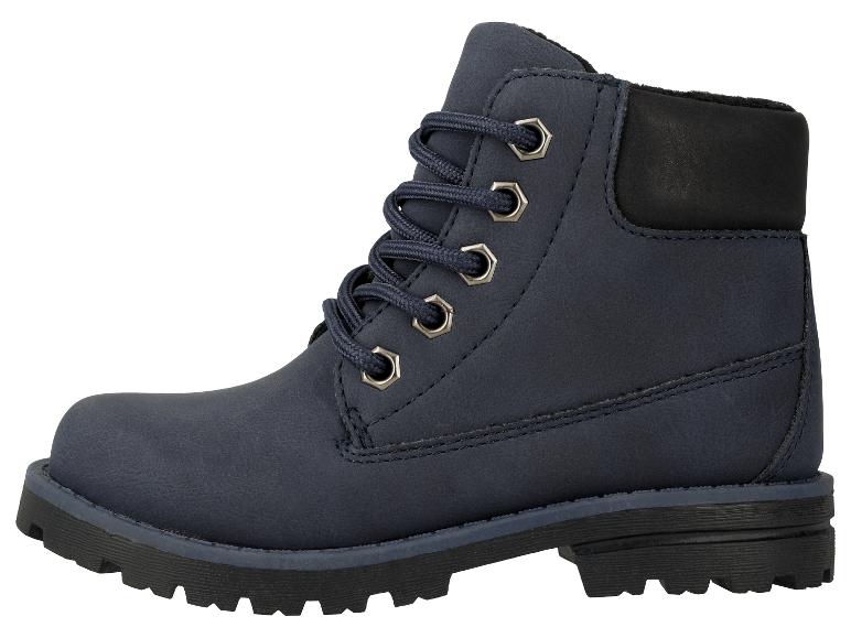 Dunkelblauer Schnürstiefel mit dicker Sohle, auf weißem Hintergrund.