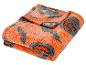 Orange-graue Decke mit Halloween-Kürbismotiven.