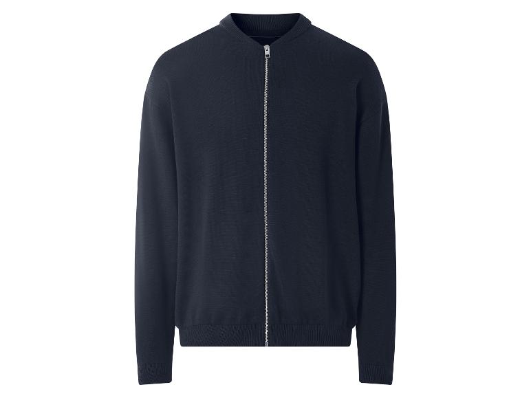 Dunkelblaue Strickjacke mit Reißverschluss auf weißem Hintergrund.