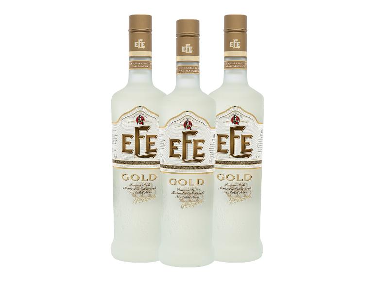 Drei Flaschen Efe Gold Premium Rakı, in Eichenfässern gereift, ohne Zuckerzusatz.