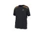 Schwarzes Sport-T-Shirt mit roten und gelben Streifen auf den Schultern.