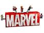 Lego Marvel-Logo mit Minifiguren von Hulk, Thor, Iron Man, Black Widow und Captain America.