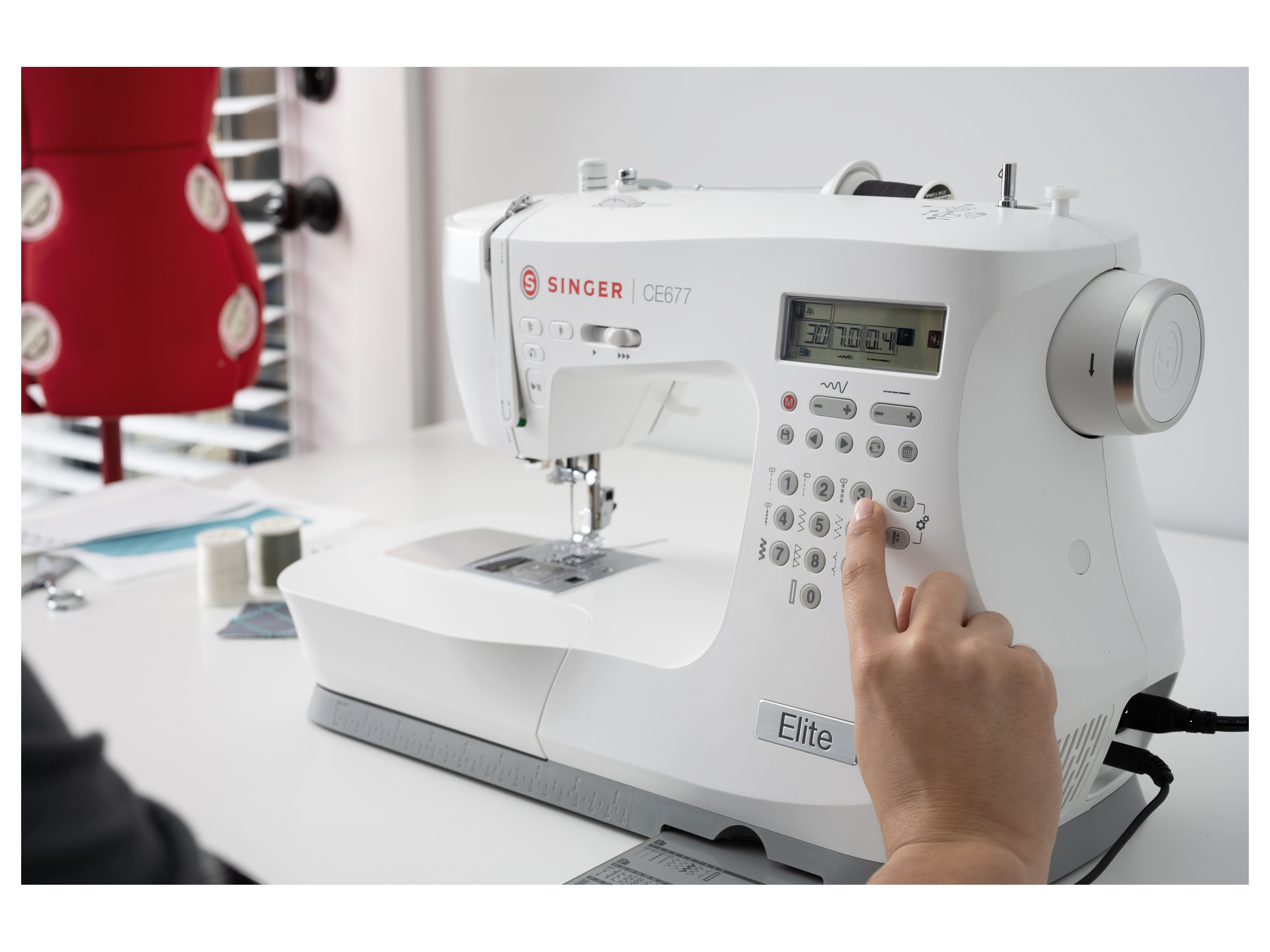 Thumbnail - SINGER Computernähmaschine »Elite CE677«