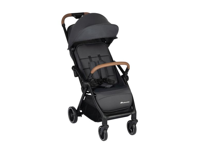 Schwarzer Kinderwagen mit braunen Griffen und grauem Sitz