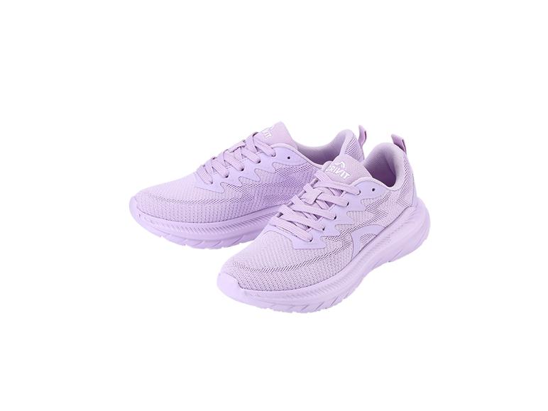 Ein Paar lila Sportschuhe mit Schnürsenkeln und dicker Sohle