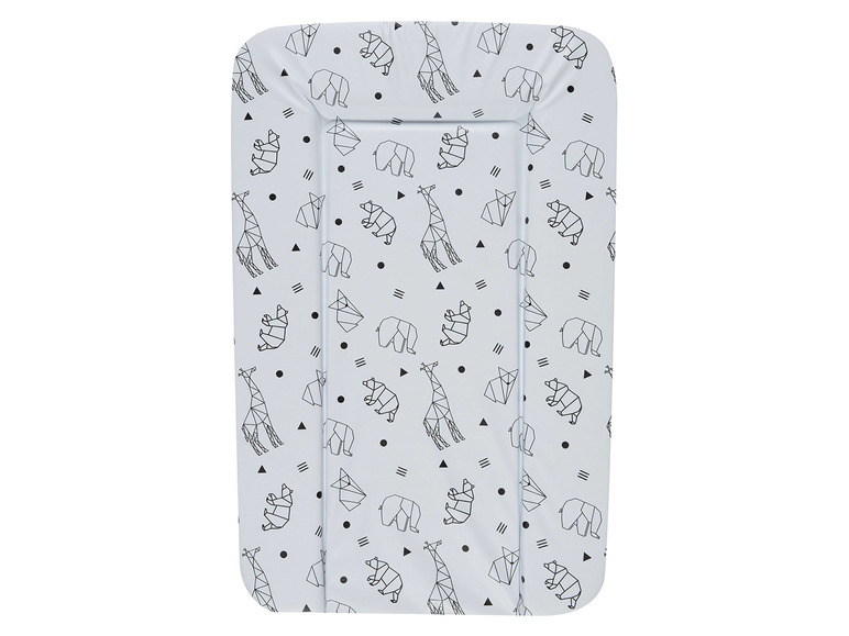 Eine weiße Wickelunterlage mit geometrischem Tiermuster, darunter Giraffen, Bären und Elefanten.