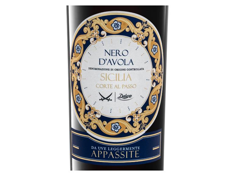 Nero D'Avola Sicilia Corte al Passo Weinetikett aus getrockneten Trauben.