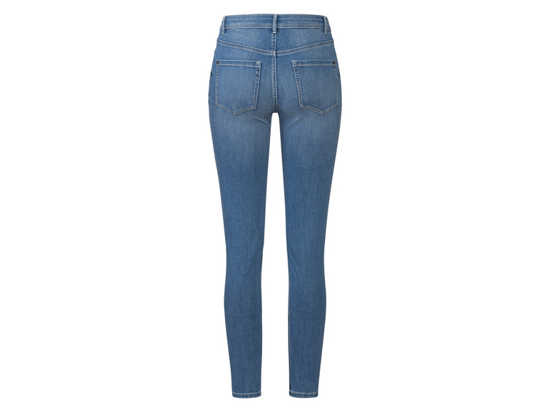 Eine blaue Damen-Skinny-Jeans.