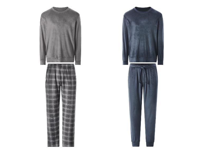 ESMARA MEN Nicki-Pyjama: graues Oberteil mit karierter Hose und blaues Oberteil mit passender Hose.