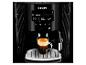 Kaffeemaschine mit Digitalanzeige, einer Espressotasse und einer Abtropfschale.
