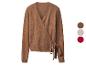 Brauner Strick-Wickelcardigan mit Bindeband und Farbmustern.