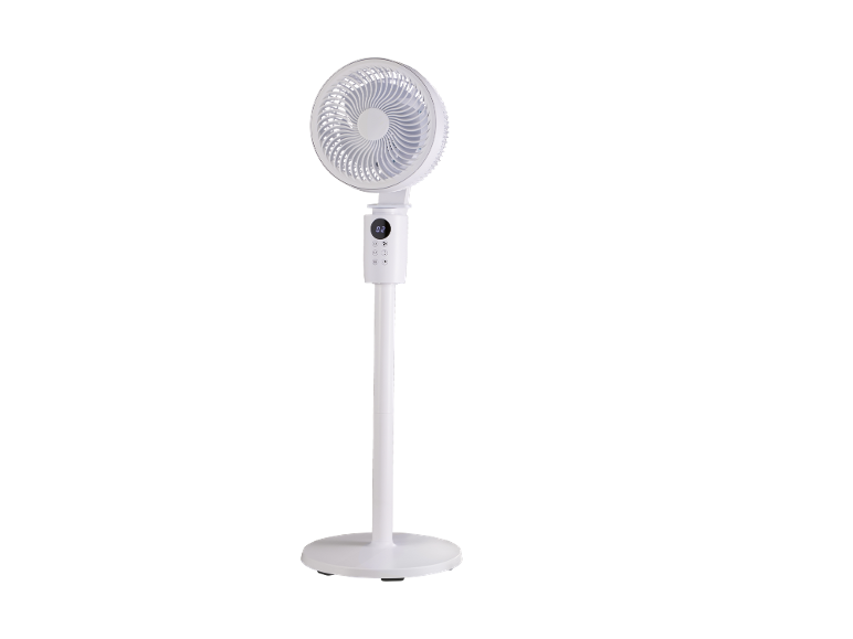 Weißer Standventilator mit digitalem Display.