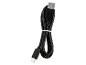 Schwarzes USB-A-zu-USB-C-Kabel, aufgerollt und mit einem weißen Band gesichert.
