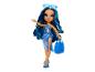 Rainbow High Puppe, blaues Kleid und Tasche, Sommerstil.