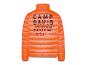 Orangefarbene Camp David Jacke mit schwarzem Textdruck auf dem Rücken.