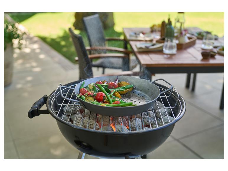 Ø 32 Eisen-Grillpfanne / Ø 28,5 Eisen-Grillpfanne mit perforiertem Boden / Ø 20 Eisen-Grillpfanne mit Servierbrett