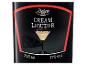 Deluxe Cream Liqueur mit einem Glas voll Sahnelikör mit Eis.