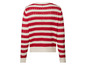 Ein rot-weiß gestreifter Pullover mit durchbrochenen Details.