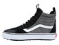 Schwarze Vans Old Skool High-Top-Sneaker mit weißem Streifen.
