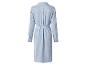 Damen-Hemdblusenkleid in Hellblau-Weiß gestreift mit Bindegürtel, Rückansicht.