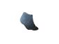 Blauer Sportsocken mit schwarzen Streifen und verstärkter Ferse.