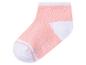 Rosa Babysocke mit weißen Details und Streifen