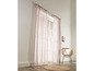 Zwei rosa Voile-Vorhänge in einem modernen Interieur.
