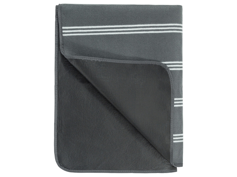 Eine graue gestreifte Picknickdecke mit wasserdichter Unterseite.