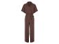 Brauner Jumpsuit mit kurzen Ärmeln, minimalistischer Stil.