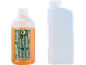 Wasserbasiertes Kettenfluid und eine Messflasche mit Verhältnissen für Öl und Benzin.